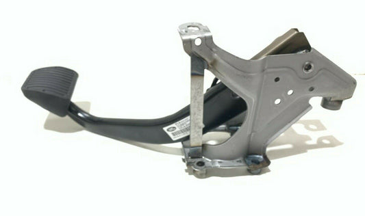 Genuine Land Rover / Range Rover RHD Brake Pedal & Bracket LR058077