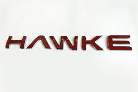 Hawke Chrom mit roter Füllung, Schriftzug auf Motorhaube und Kofferraum