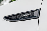 Badges « HSE » pour les aérations latérales de la Jaguar E-Pace