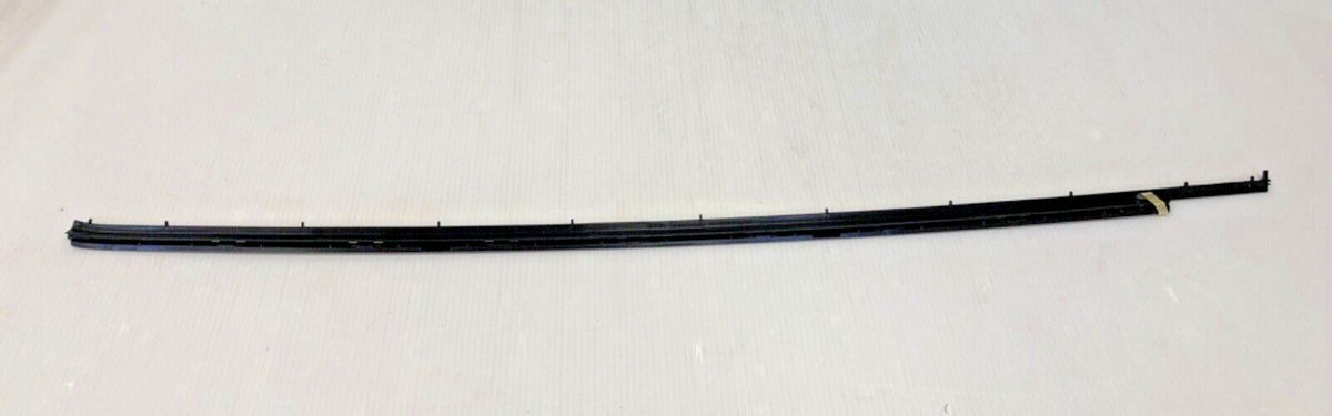 Genuine Ford Focus 18+RH A-Pillar Windscreen Moulding Retainer 2421417