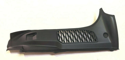 Genuine Land Rover Discovery 5 17+  LH Tailgate Trim Panel LR082949