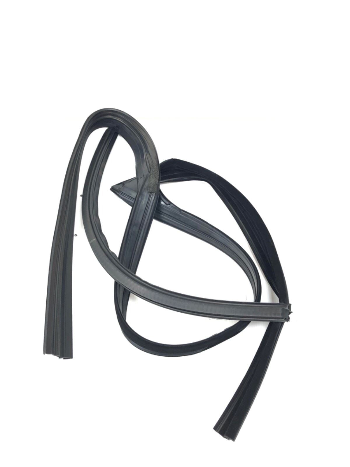 Genuine Range Rover 13+ RH Front Door Glass Run LR098041