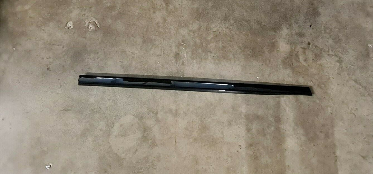 Genuine Range Rover 13+ RH Outside Rear Door Moulding LR052703