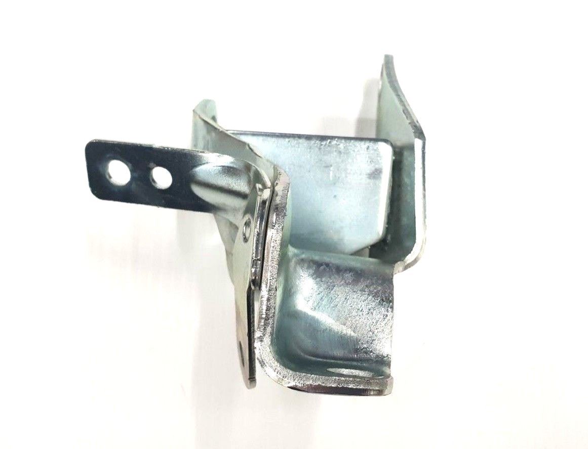 Genuine Land Rover Disco 4/Range Rover LH Turbocharger Inlet Bracket - LR079477