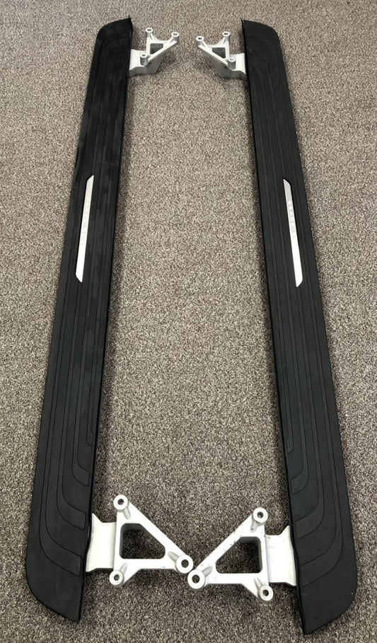 Genuine New Range Rover 22+ SWB Black Fixed Side Steps - VPLKFSS002