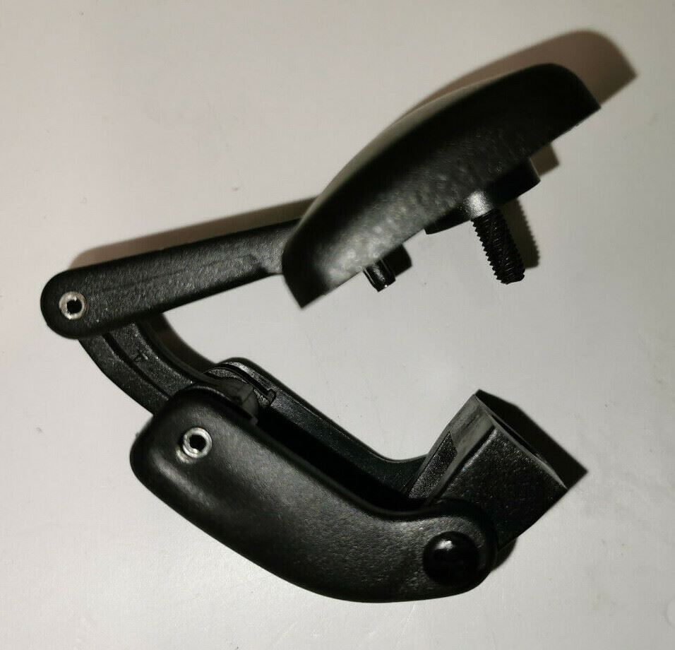 Genuine Land Rover Freelander 96-06 RH Rear Quaterlight Catch Assembly CPL100241