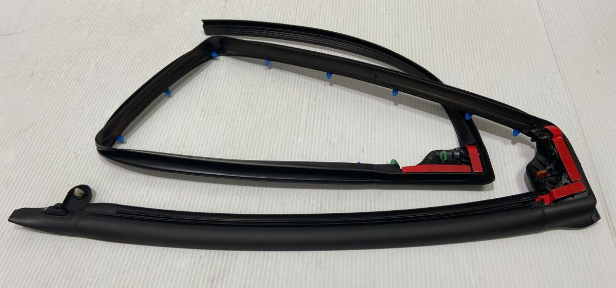 Genuine Land Rover New Defender 2020+ RH Upper Door Seal LR159627