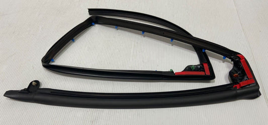 Genuine Land Rover New Defender 2020+ RH Upper Door Seal LR159627