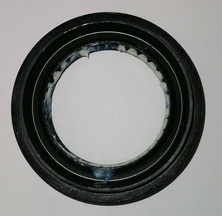 Genuine Range Rover Evoque / Discovery Sport LH Output Shaft Oil Seal LR113571