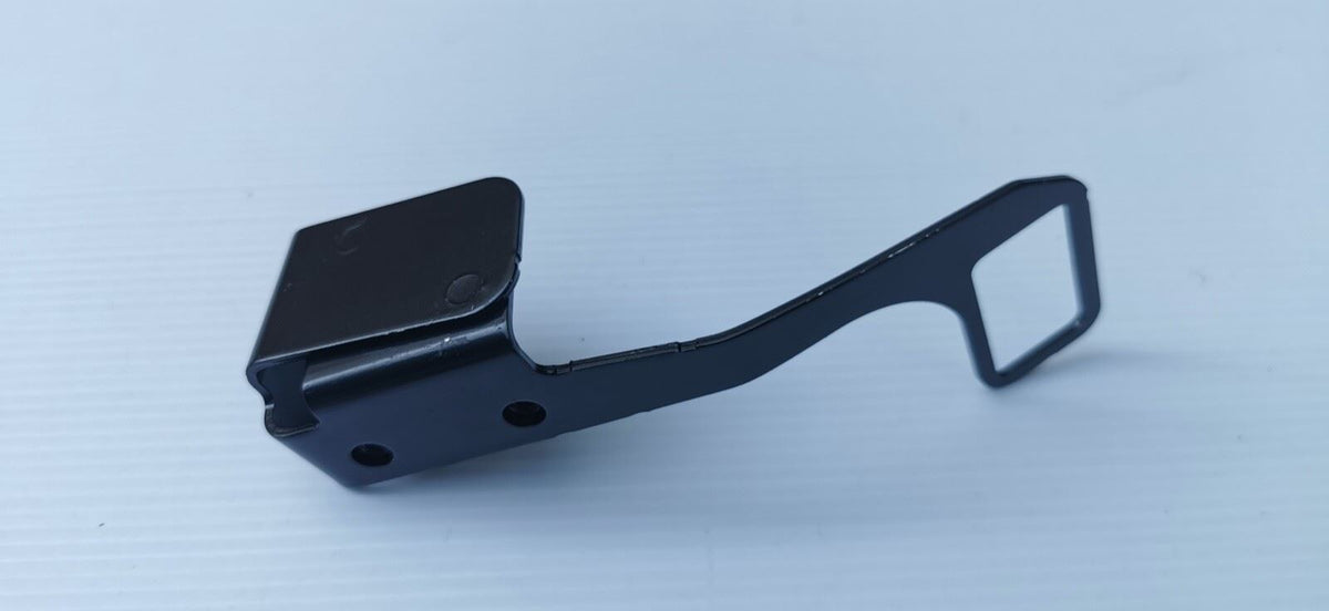 Genuine Land Rover RH Outer Driver Airbag Instrument Panel Bracket LR117797