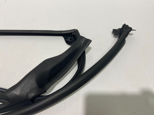 Genuine Range Rover 2013+ LH Door Upper Seal LR113626