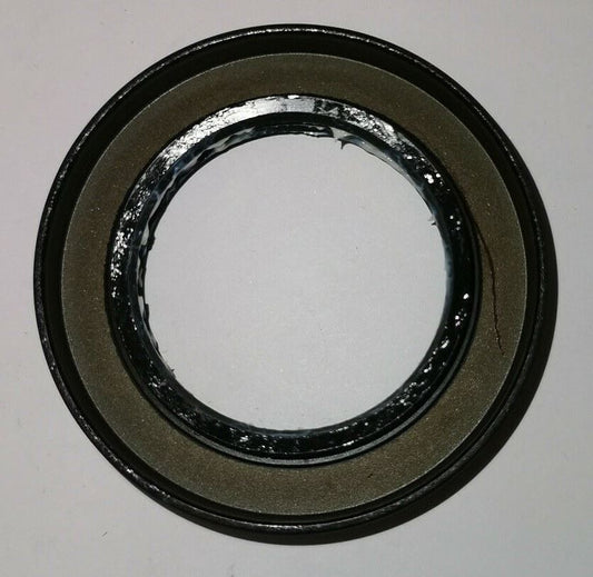 Genuine Range Rover Evoque / Discovery Sport LH Output Shaft Oil Seal LR113571