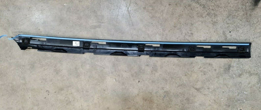 Genuine Land Rover Discovery 5 17+ Front RH Door Moulding LR106792