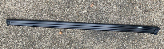 Genuine Range Rover/Sport SWB LH Gloss Black Sunroof Weatherstrip - LR109389