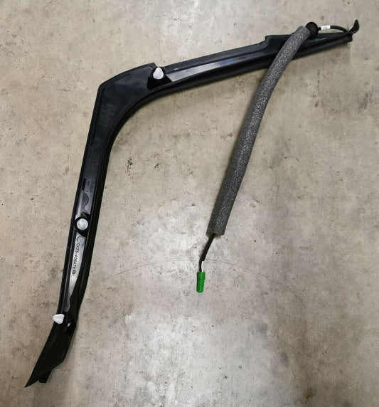 Genuine Jaguar XE 15-19 RH Hands Free Tailgate Finisher T4N3019