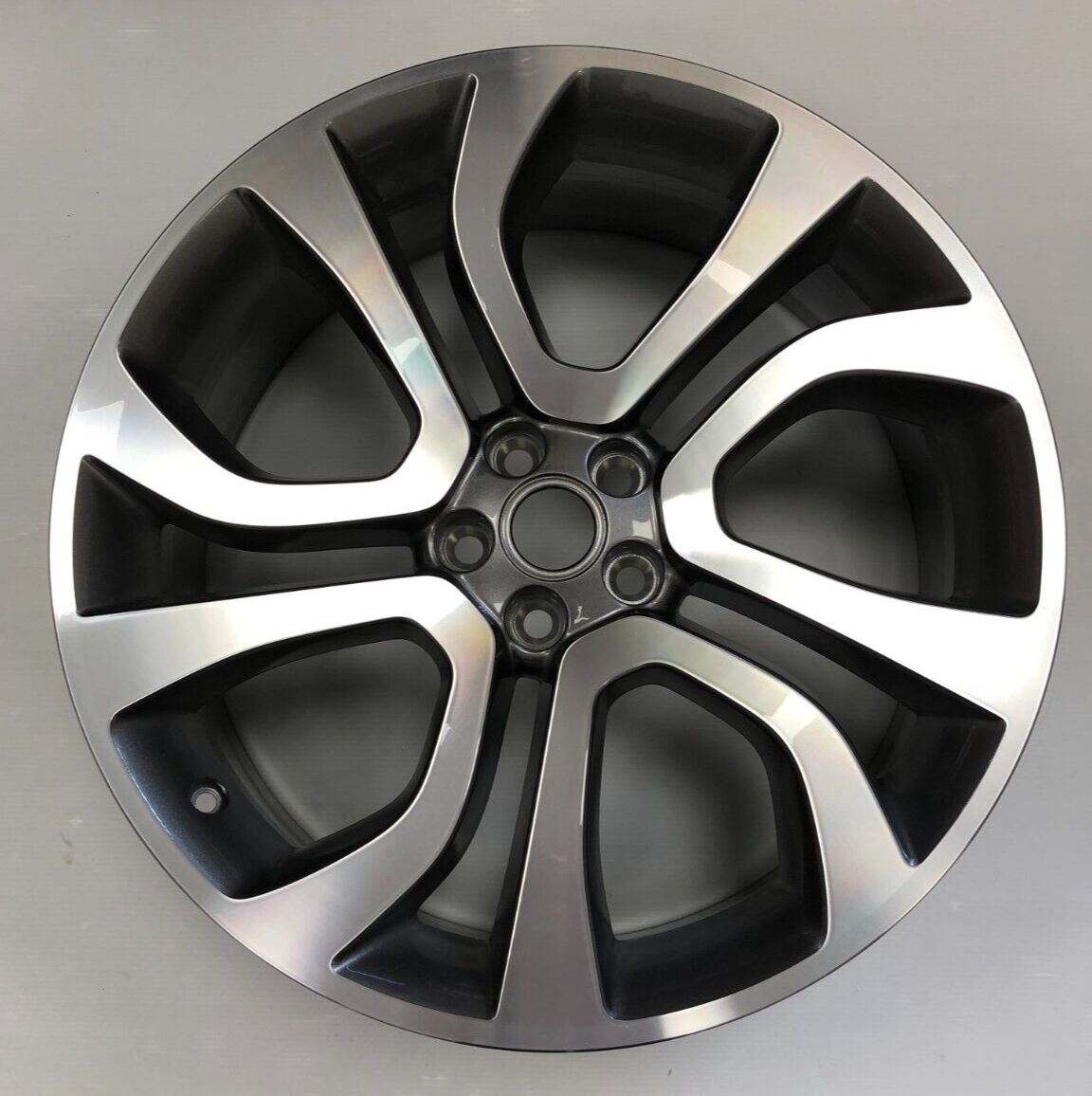 Genuine Range Rover Evoque 19+ 21" x 8" Scott Light Silver Alloy Wheel LR135285