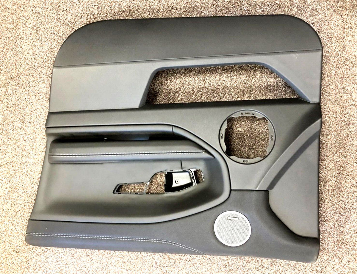 Genuine Range Rover Evoque 2012-2018 RH Front Door Trim Panel LR028122