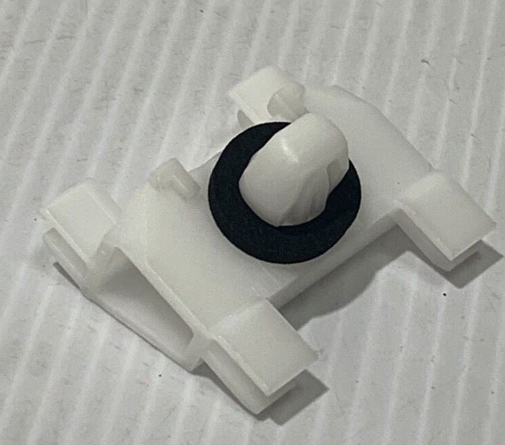 Genuine Range Rover Door and Body Moulding Clip DYC000091