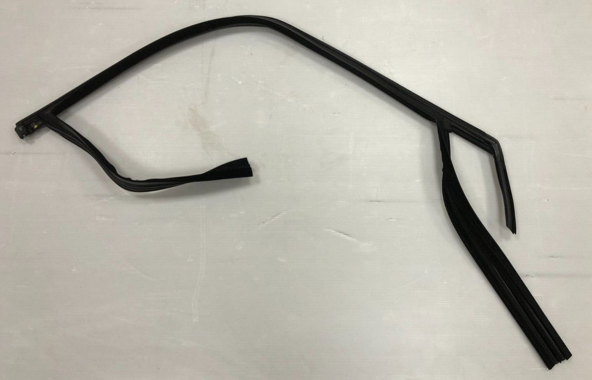 Genuine Ford Focus CB8 2011-2015 / CEW 2014 LH Front Door Glass Run Seal 1785227