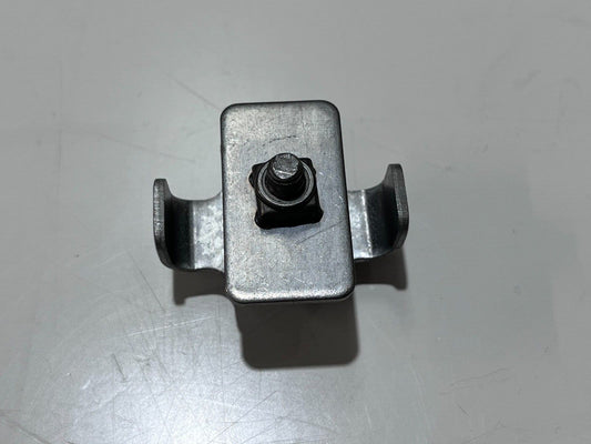 Genuine Land Rover / Range Rover Exhaust Pipe Bracket 2.0L Diesel LR136723