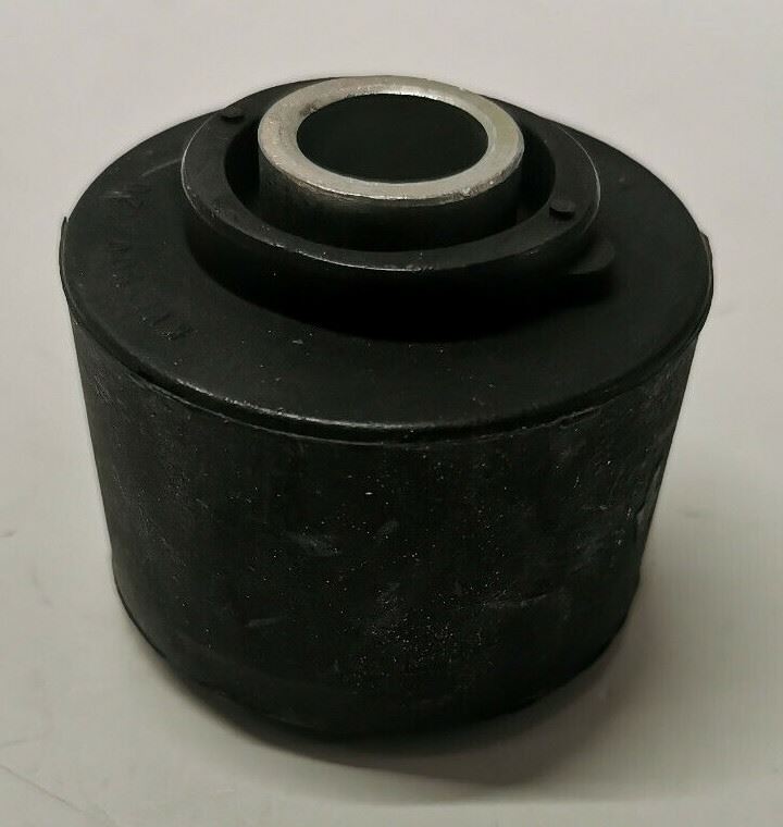 Genuine Range Rover Sport / Disco 3 / 4 Body To Chassis Upper Mounting KVF500120