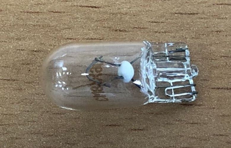 Genuine Ford Interior Light Bulb (12V / 6W) 1715400