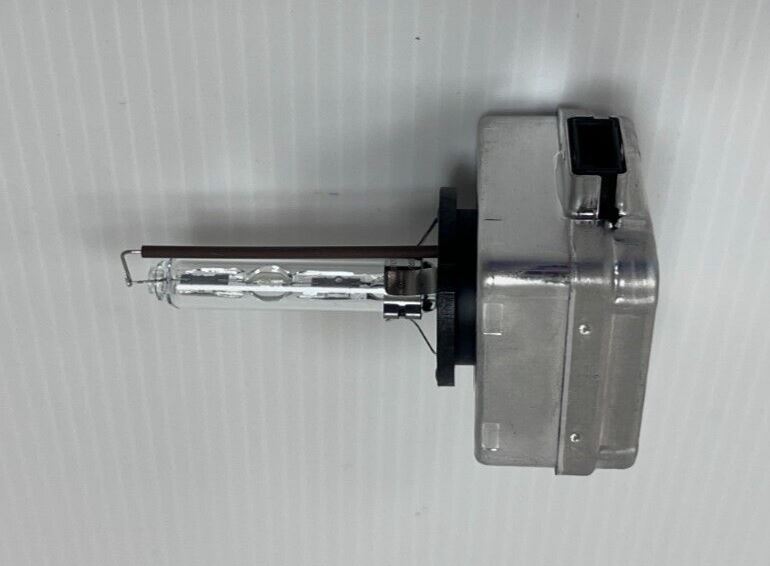 Genuine Land Rover/ Range Rover Headlamps And Front Flasher Lamps Bulb LR021904