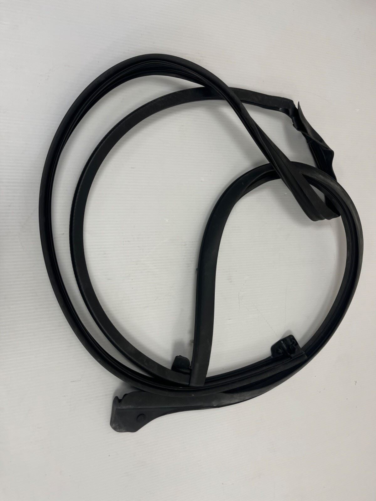 Genuine Jaguar XJ 10-19 RH Front Door Margin Door Seal C2D45692