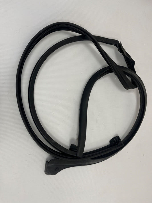 Genuine Jaguar XJ 10-19 RH Front Door Margin Door Seal C2D45692