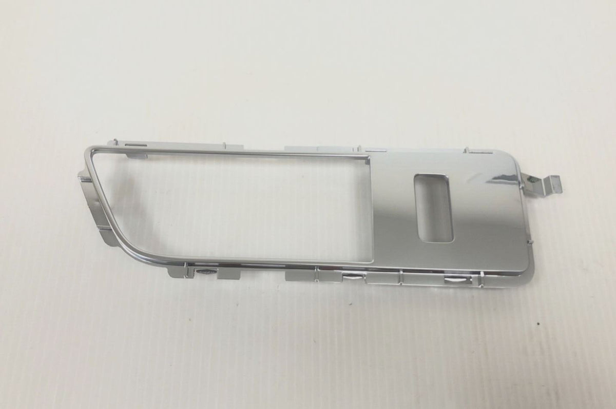 Genuine Land Rover Discovery/Range Rover RH Door Inside Handle Bezel LR031888