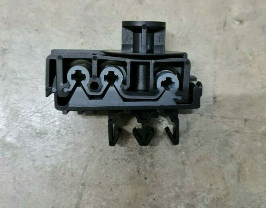 Genuine Range Rover 02-09/10-12 Front Brake Pipe Double Clip SGK500071