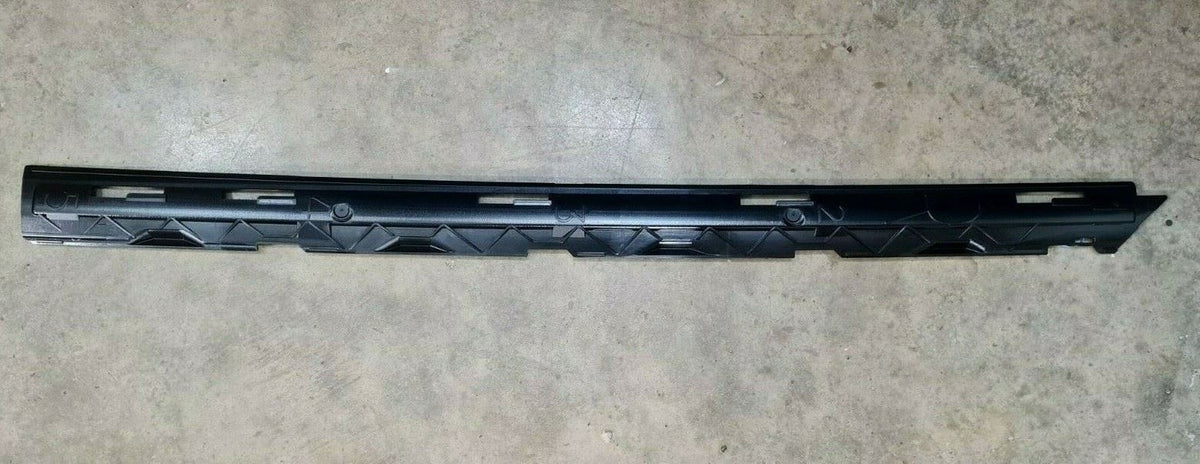 Genuine Land Rover Discovery 5 17+ Front RH Door Moulding LR106792