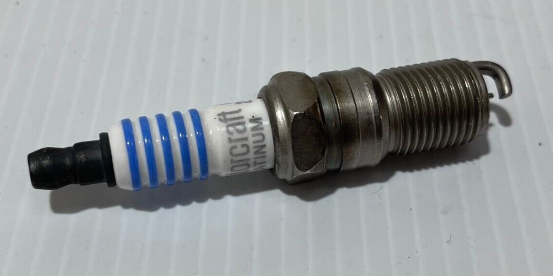 Genuine Ford Maverick TM7 07-12 / Mondeo GE 02-07 Ignition Spark Plug 5081089