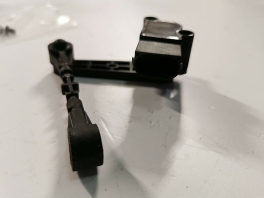 Genuine Land Rover Discovery 3 2009 Only Front LH Air Suspension Sensor LR020155