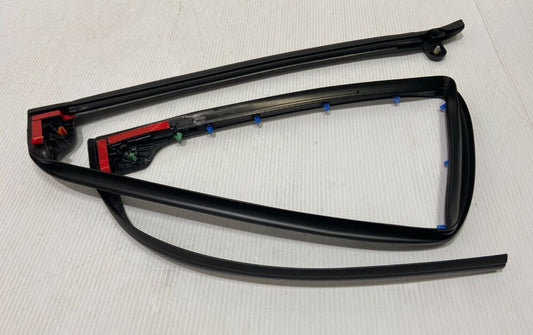 Genuine Land Rover New Defender 2020+ RH Upper Door Seal LR159627