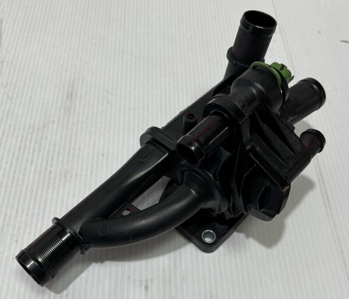 Genuine Ford Fiesta / Fusion Thermostat Water Outlet Connection 1827189