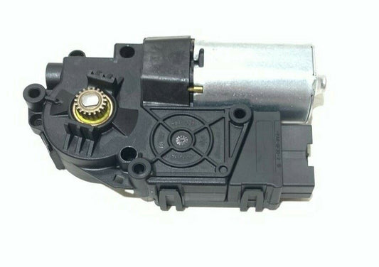 Genuine Jaguar F Pace 2017 + Panoramic Fixed Roof Motor T4A17598