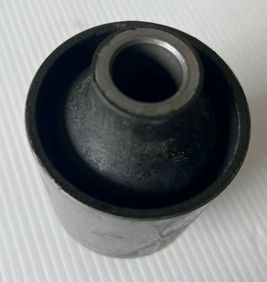 Genuine Brit Part LR Disco 2 Suspension Radius Arm To Chassis bush RBX101730