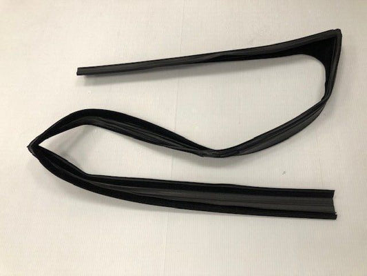 Genuine Range Rover Evoque 2012+ RH Front Door Glass Run Channel LR079516