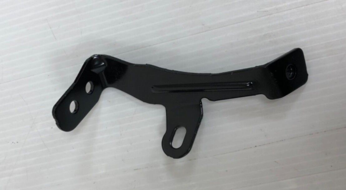 Genuine Land Rover Disco 4/RR Sport 3.0L Turbocharger Outlet Bracket LR042148