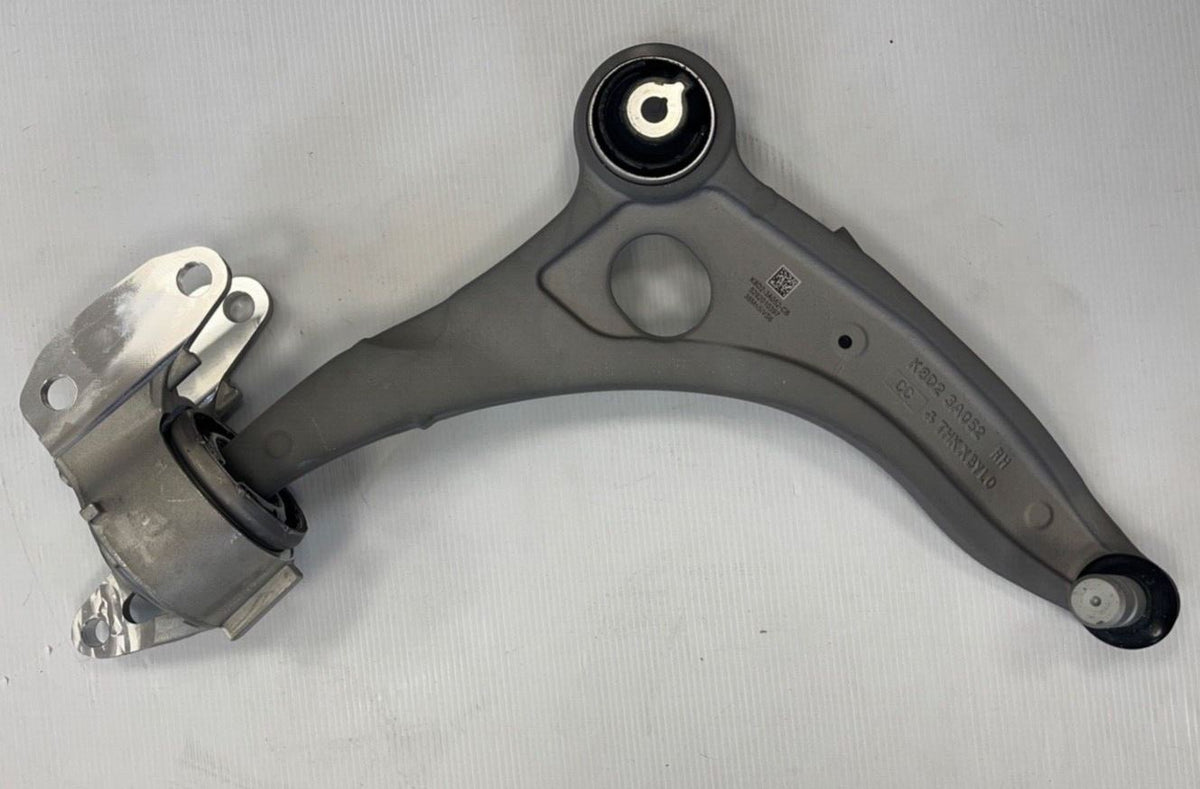 Genuine Land Rover/Range Rover Evoque RH Front Lower Arm LR133589