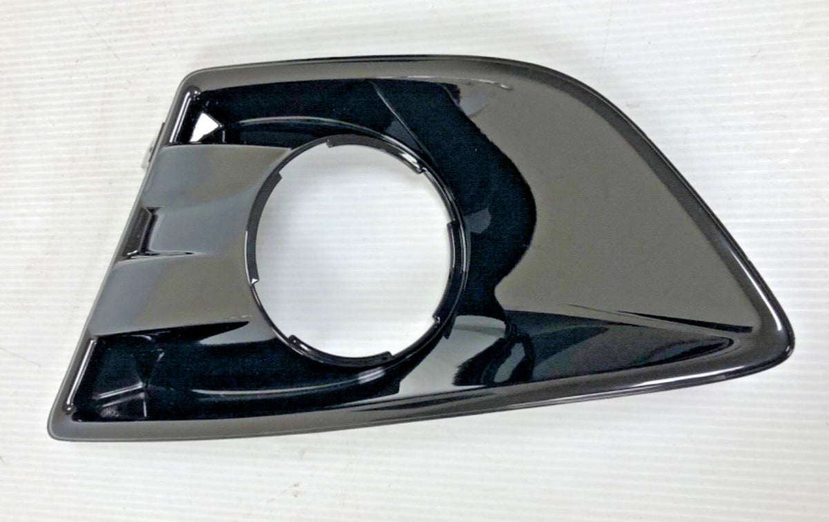 Ford Focus CMax 10-15 LH Front Fog Lamp Bezel 1709204