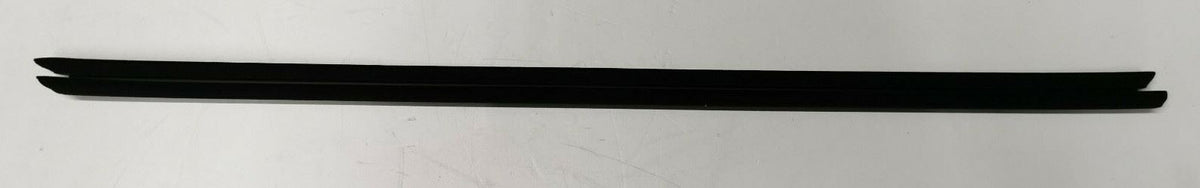 Genuine Land Rover Discovery 5 2017+ RH Front Door Belt Weatherstrip - LR102567
