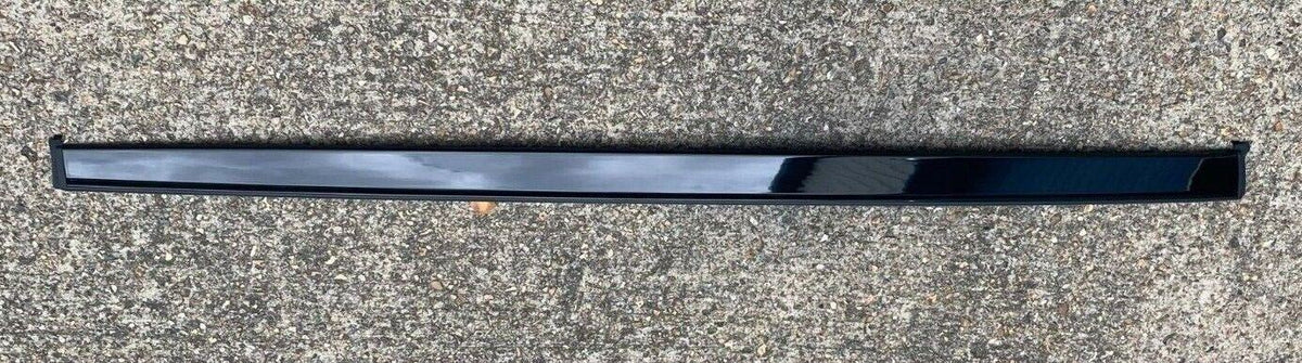 Genuine Range Rover/Sport SWB LH Gloss Black Sunroof Weatherstrip - LR109389
