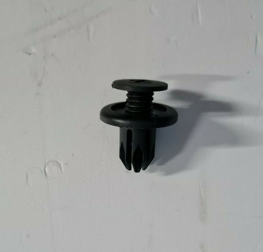 Genuine Range Rover/Land Rover Retainer Clip LR005896