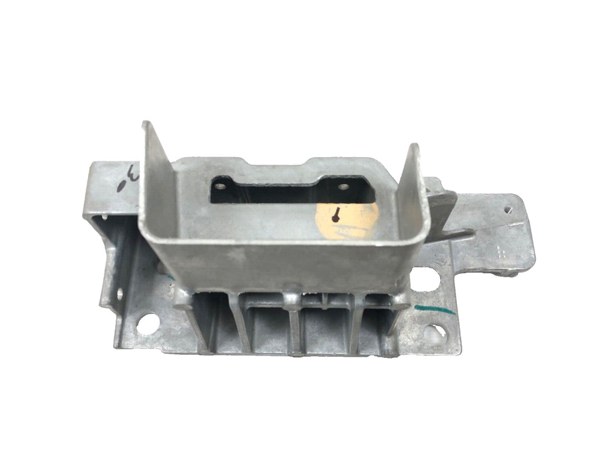 Genuine Land Rover/Range Rover Sport RH Front Bumper Mounting Bracket LR137523
