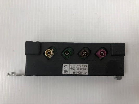 Genuine Jaguar XJ 10-19 LH Analogue & DAB  Rear Screen Amplifier C2D2984