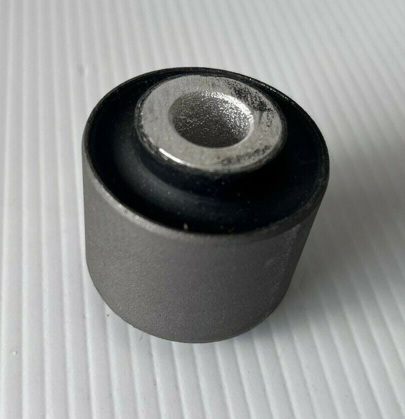 Genuine Britpart Freelander 96-06 Bush Rear Hub Carrier RGX101010