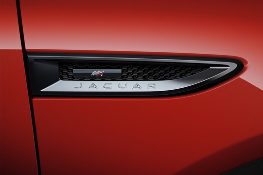 Jaguar E-Pace – Chequered Flag-Embleme für die seitlichen Lüftungsschlitze