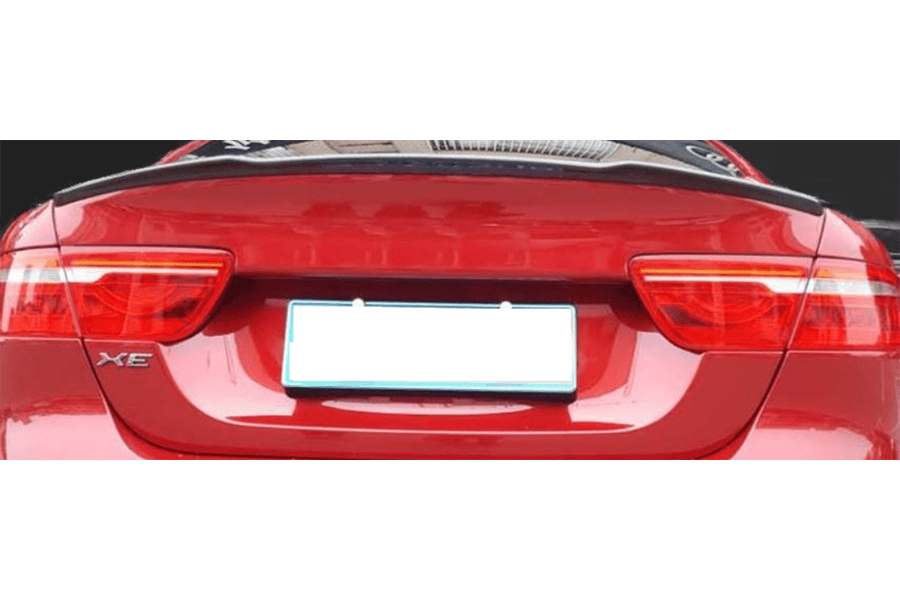 Jaguar XE Heckspoiler aus Karbonfaser